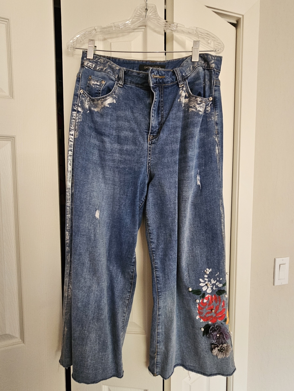 Gabby Isabella Medium Blue Wide-Leg Jeans with Floral Embroidery